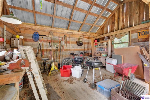 2945 N Greenbrier Rd, Madison, IN 47250