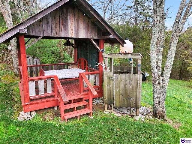 2945 N Greenbrier Rd, Madison, IN 47250