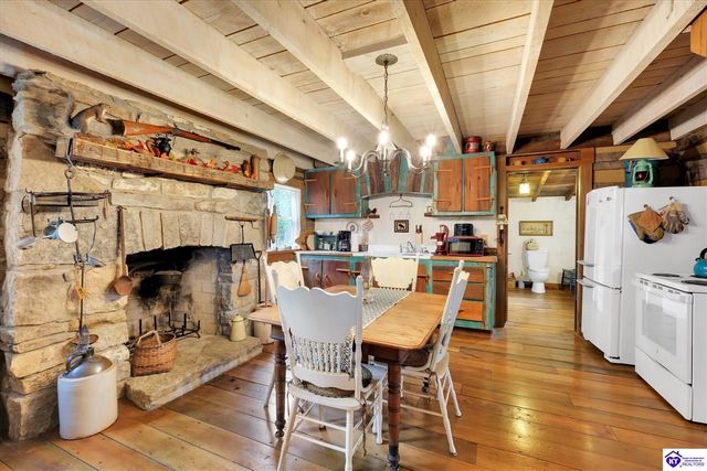 2945 N Greenbrier Rd, Madison, IN 47250