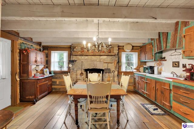 2945 N Greenbrier Rd, Madison, IN 47250