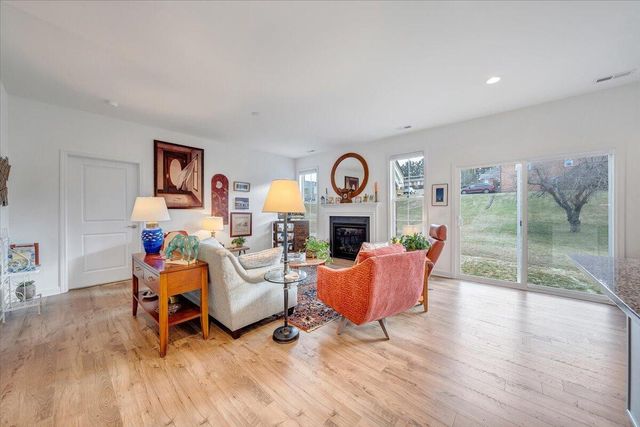 216 Stonecreek WAY, Roanoke, VA 24019