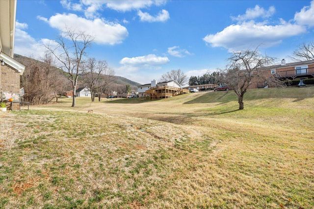 216 Stonecreek WAY, Roanoke, VA 24019