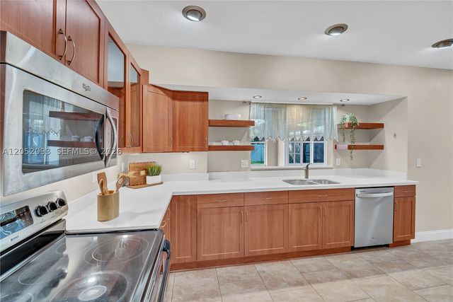 5507 Mckinley St, Hollywood, FL 33021