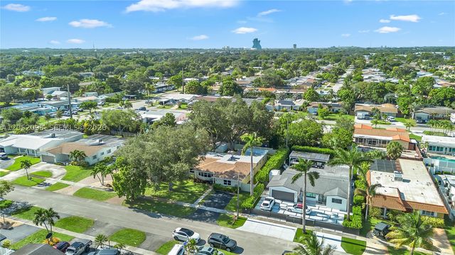 5507 Mckinley St, Hollywood, FL 33021