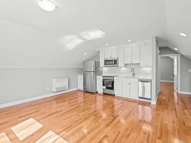 27 W Water Street 3, Wakefield, MA 01880
