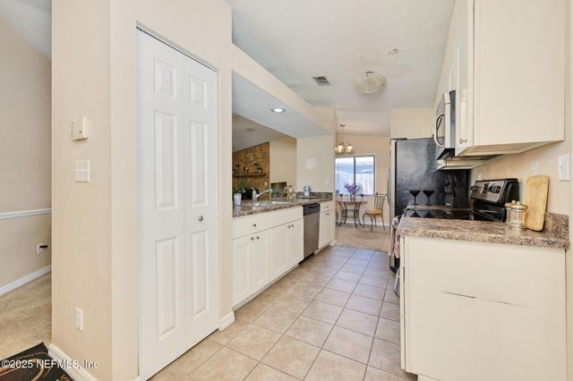 3186 BEE Street E, Orange Park, FL 32065