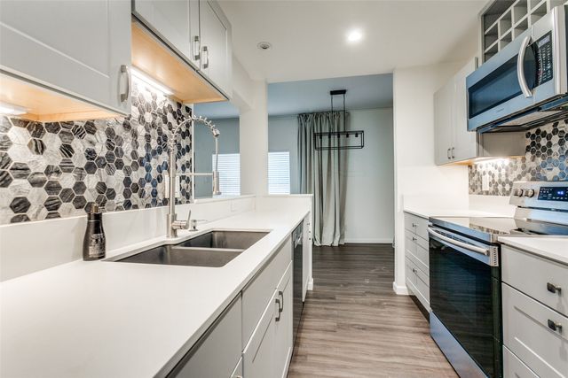 8601 Park Lane 111, Dallas, TX 75231