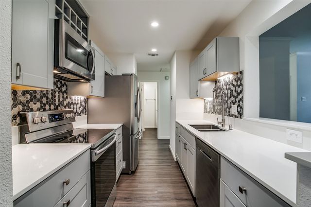 8601 Park Lane 111, Dallas, TX 75231