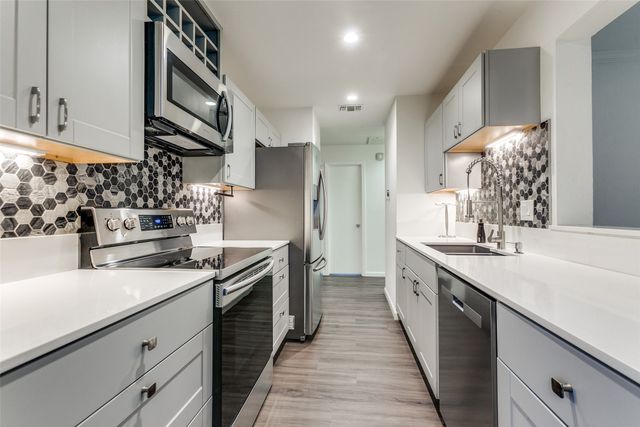 8601 Park Lane 111, Dallas, TX 75231