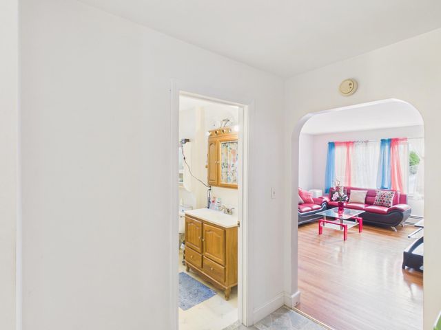 852 Clay Street, Manchester, NH 03103