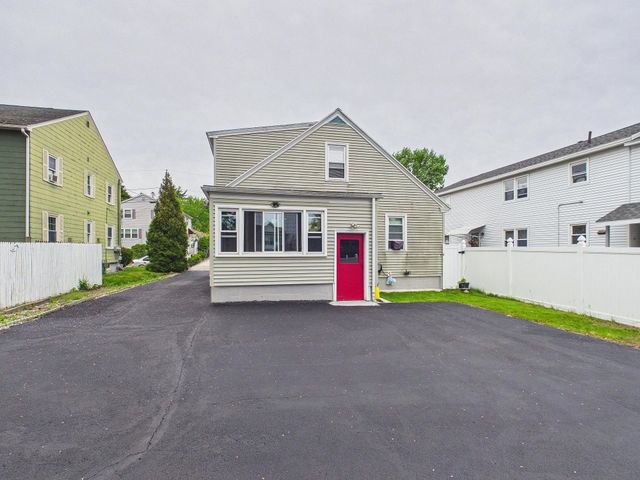852 Clay Street, Manchester, NH 03103