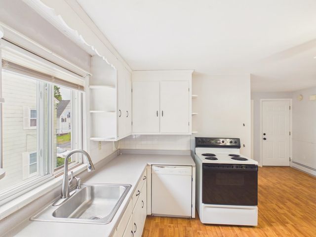 852 Clay Street, Manchester, NH 03103