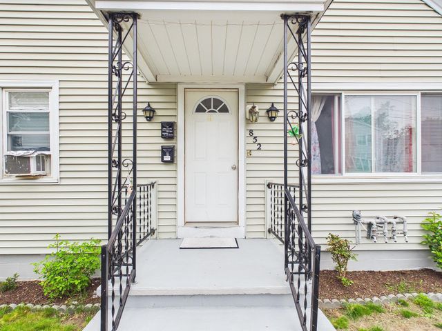 852 Clay Street, Manchester, NH 03103