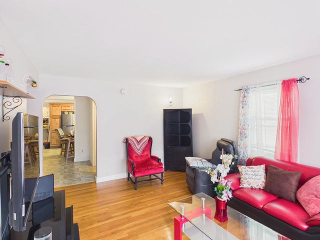 852 Clay Street, Manchester, NH 03103