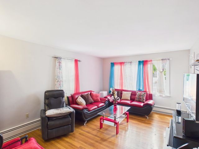 852 Clay Street, Manchester, NH 03103