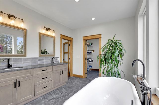 39980 Lake Summit Dr, Loon Lake, WA 99148