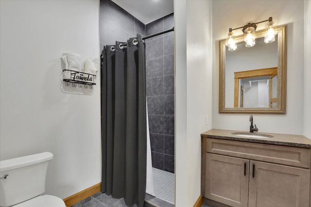 39980 Lake Summit Dr, Loon Lake, WA 99148