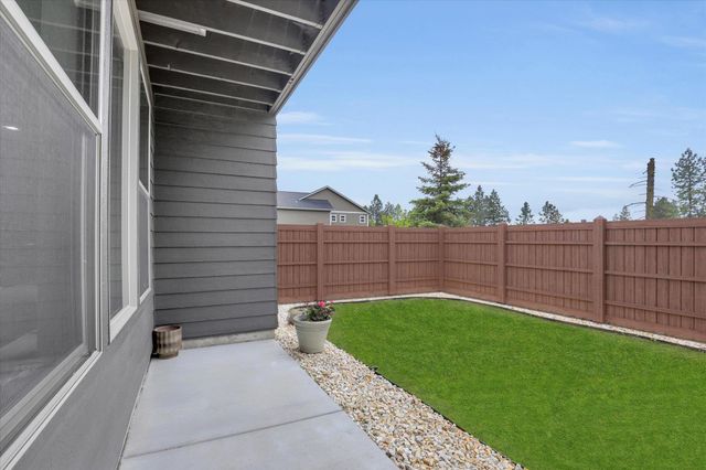 39980 Lake Summit Dr, Loon Lake, WA 99148