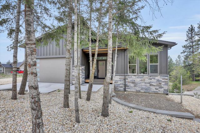 39980 Lake Summit Dr, Loon Lake, WA 99148