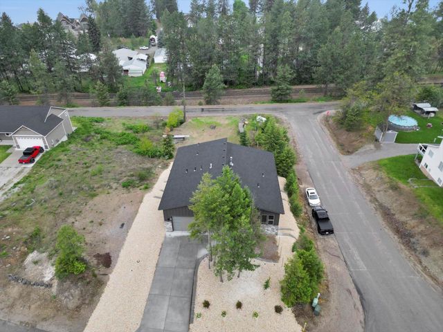 39980 Lake Summit Dr, Loon Lake, WA 99148
