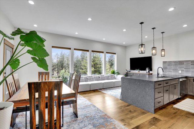 39980 Lake Summit Dr, Loon Lake, WA 99148