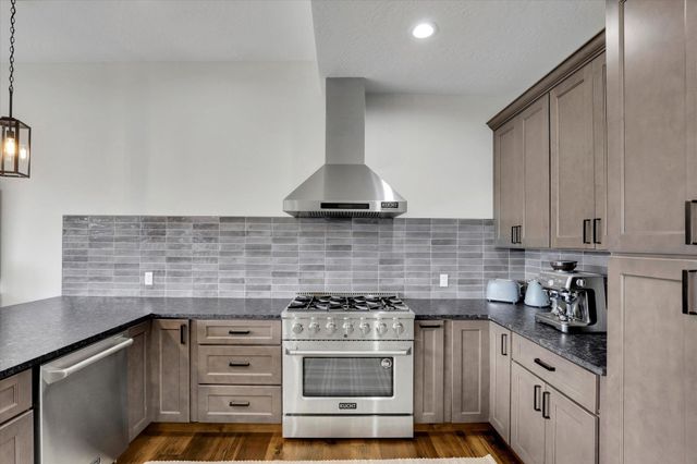 39980 Lake Summit Dr, Loon Lake, WA 99148