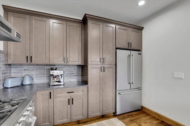 39980 Lake Summit Dr, Loon Lake, WA 99148