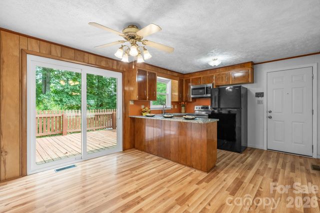 2428 Cedar Valley Drive, Conover, NC 28613