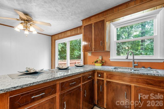 2428 Cedar Valley Drive, Conover, NC 28613