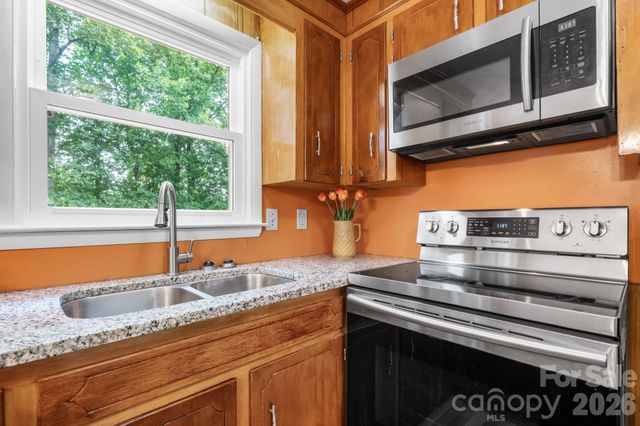 2428 Cedar Valley Drive, Conover, NC 28613