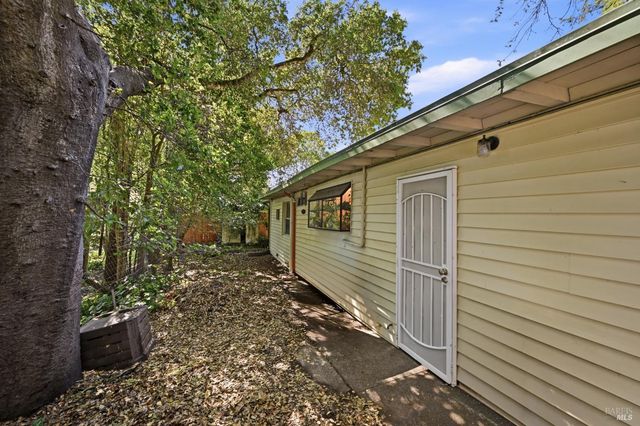 2875 Lomitas Ave, Santa Rosa, CA 95404