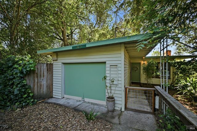 2875 Lomitas Ave, Santa Rosa, CA 95404