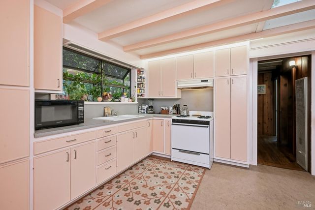 2875 Lomitas Ave, Santa Rosa, CA 95404