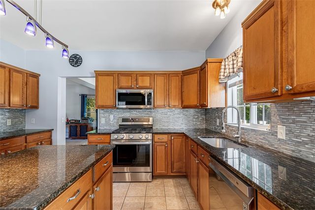 22 ARBOR Drive, Coventry, RI 02816