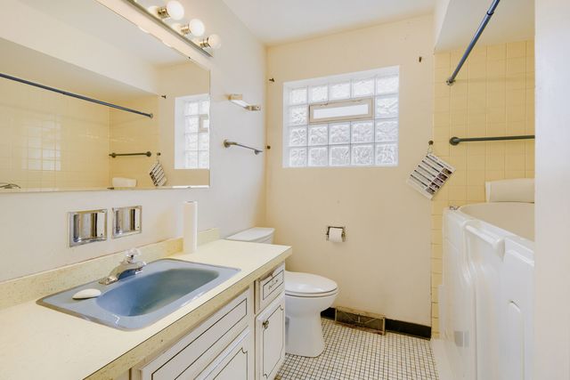 1129 W 107th Street, Chicago, IL 60643