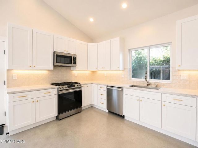 1141 Calle Tulipan 2, Thousand Oaks, CA 91360