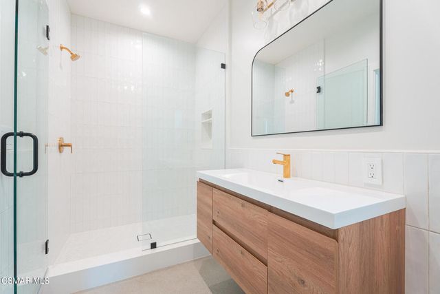 1141 Calle Tulipan 2, Thousand Oaks, CA 91360