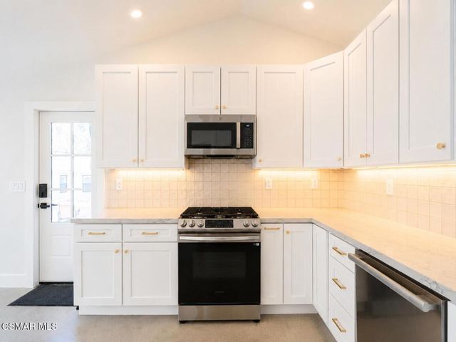 1141 Calle Tulipan 2, Thousand Oaks, CA 91360