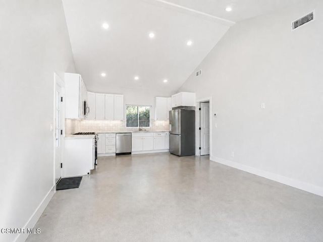 1141 Calle Tulipan 2, Thousand Oaks, CA 91360