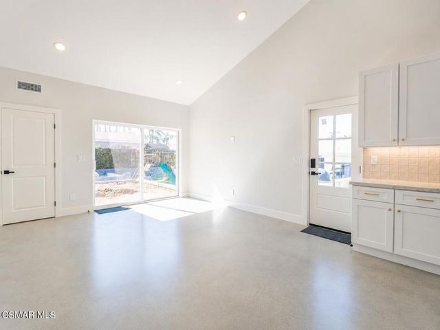 1141 Calle Tulipan 2, Thousand Oaks, CA 91360