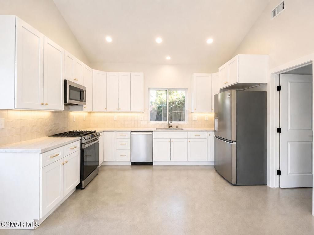 1141 Calle Tulipan 2, Thousand Oaks, CA 91360