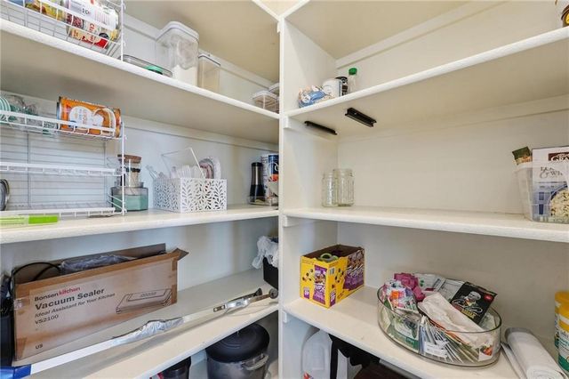1713 SW Merryman Drive, Lee's Summit, MO 64082