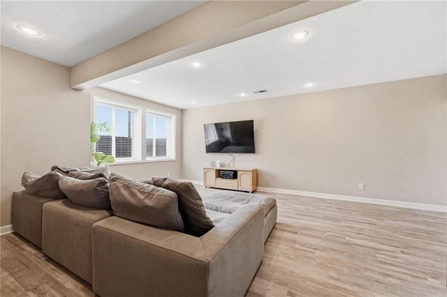 1713 SW Merryman Drive, Lee's Summit, MO 64082