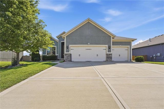 1713 SW Merryman Drive, Lee's Summit, MO 64082