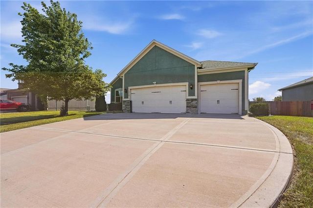 1713 SW Merryman Drive, Lee's Summit, MO 64082