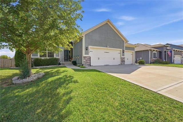 1713 SW Merryman Drive, Lee's Summit, MO 64082