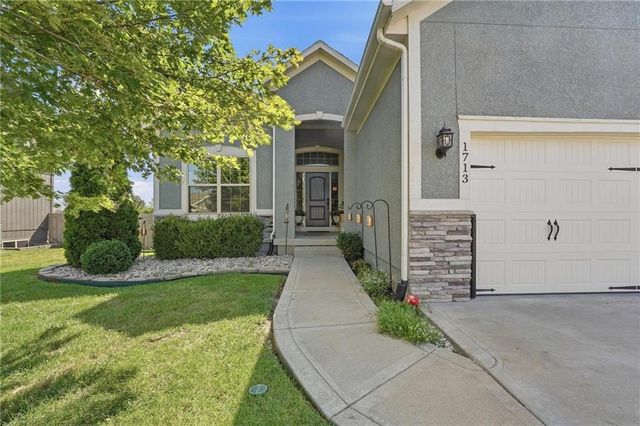 1713 SW Merryman Drive, Lee's Summit, MO 64082