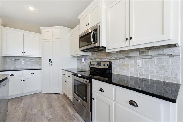 1713 SW Merryman Drive, Lee's Summit, MO 64082
