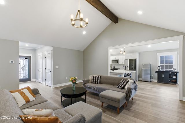 265 Bluffs Edge Dr, Mt Washington, KY 40047