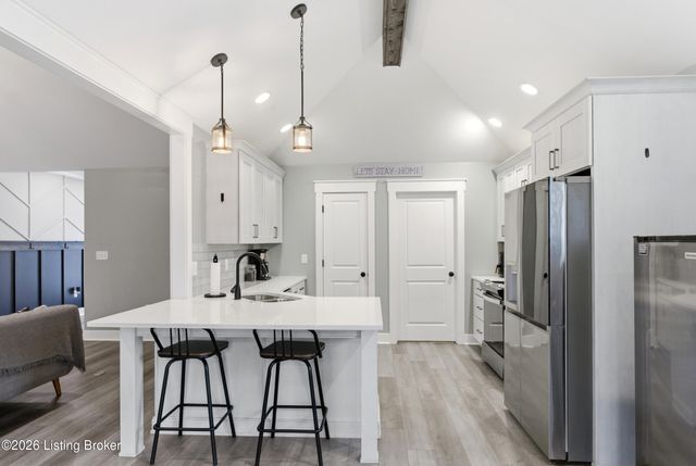 265 Bluffs Edge Dr, Mt Washington, KY 40047